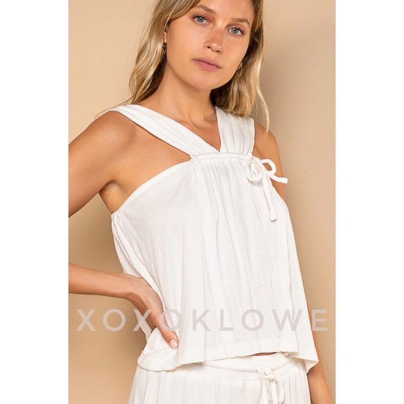 POL Ivory Halter Neck Sleeveless Top - Picture 4 of 14